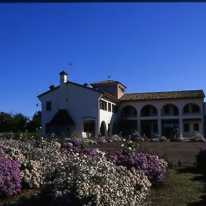 https://agriturismo-due-torri-montebelluna.hotelinveneto.com